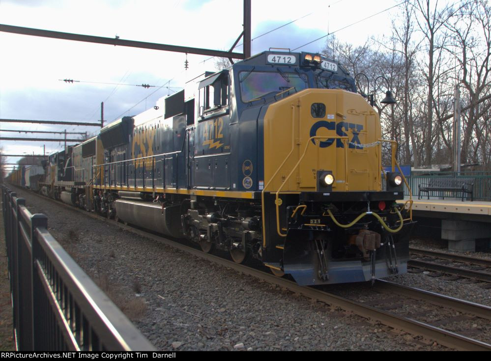 CSX 4712 leads M410